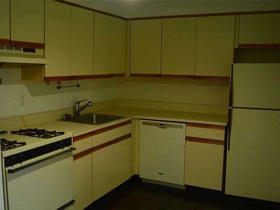 2nd image of 10 Cedar Ct