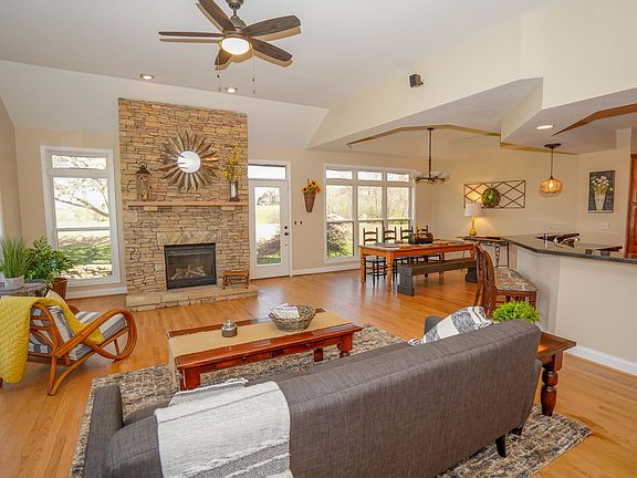 5th image of 240 Goldcrest Dr