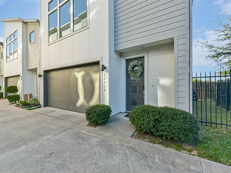 3206 N Macgregor Way #A — Photo 3
