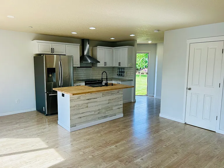 845 NE 109th Ct — Photo 4