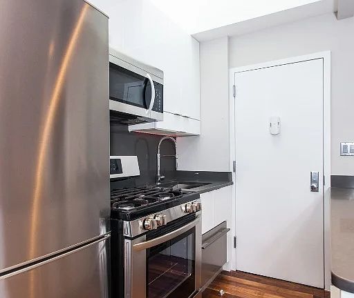 3rd image of 218 Avenue A