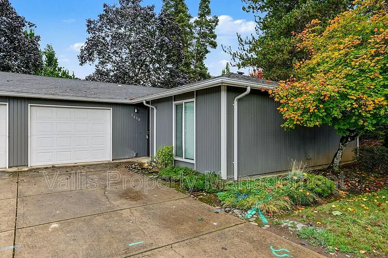 2 bed, 1.0 bath, 950 sqft, $1,795 — Photo 2