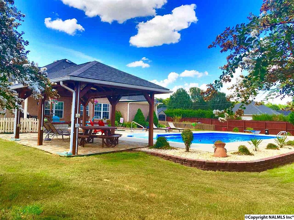 1st image of 211 Deerfoot Dr