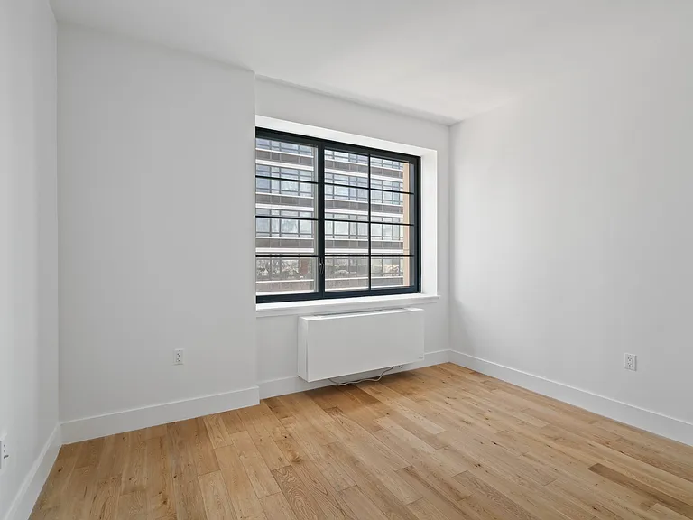 27-21 44th Dr #1603 — Photo 8
