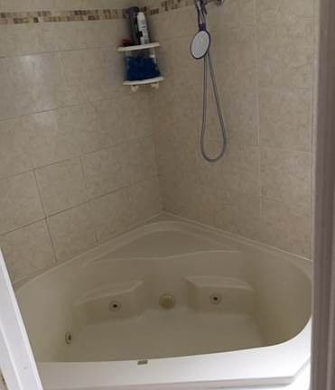 Bathroom w/Jacuzzi Tub