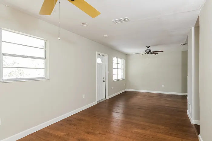 2 bed, 1.0 bath, 1008 sqft, $1,930 — Photo 3