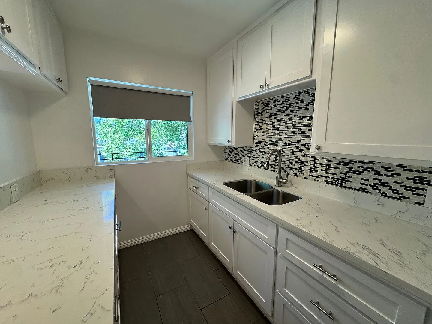Hollydale — Photo 2