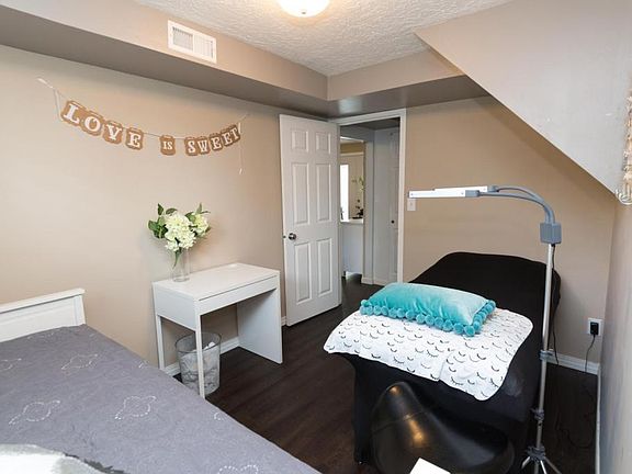 3rd image of 12020 SW Summer Crest Dr