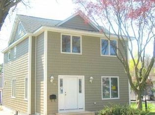 30 Sherrard St, Roslyn Heights, NY 11577