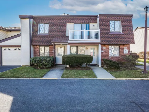 46 Cambridge Drive #46, Copiague, NY 11726
