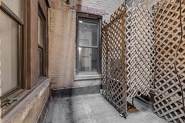 Rented by Barkoff Residential 