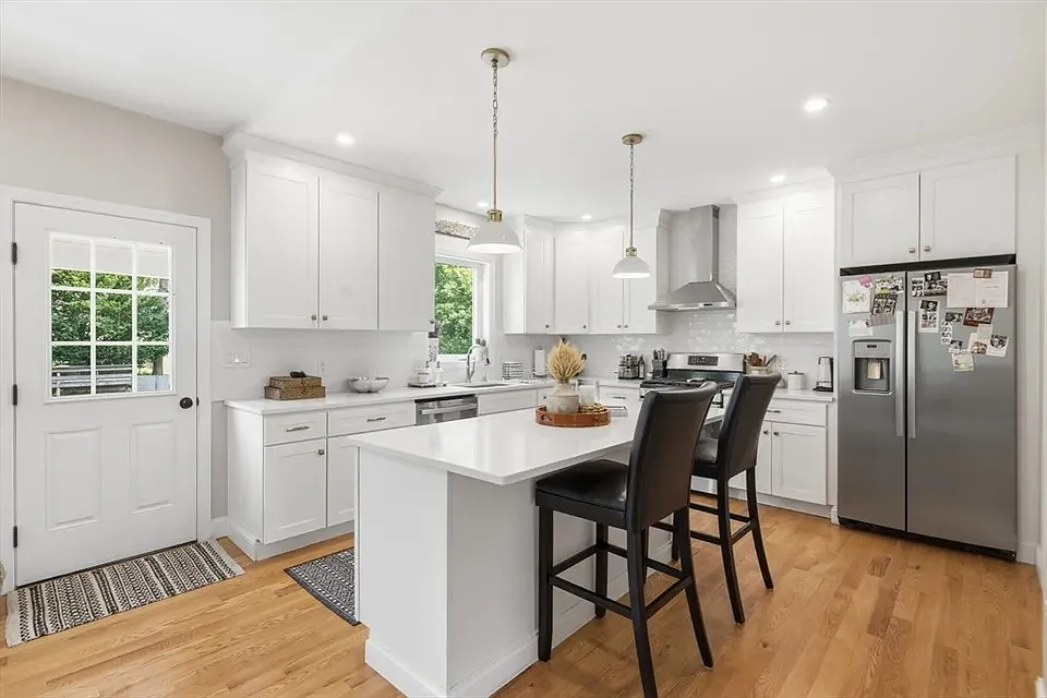 2 bed, 1.5 bath, 1063 sqft, $3,500 — Photo 2