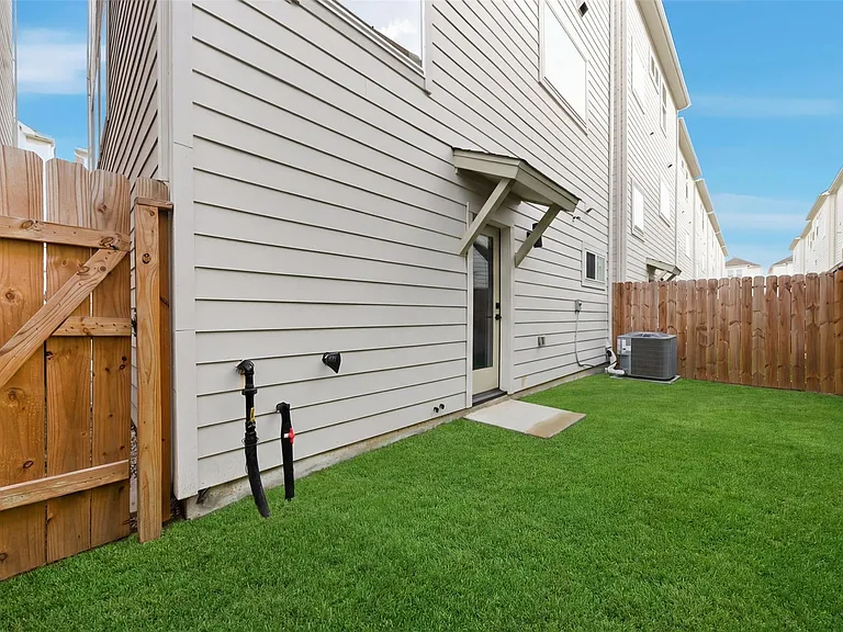 8317 Brecha Ln — Photo 13
