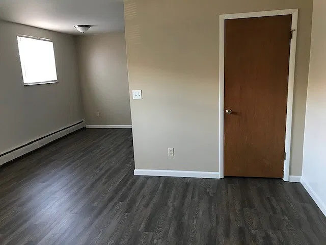 Spacious 1-Bedroom Apartment - Utilities Included - $925/Month — Photo 3