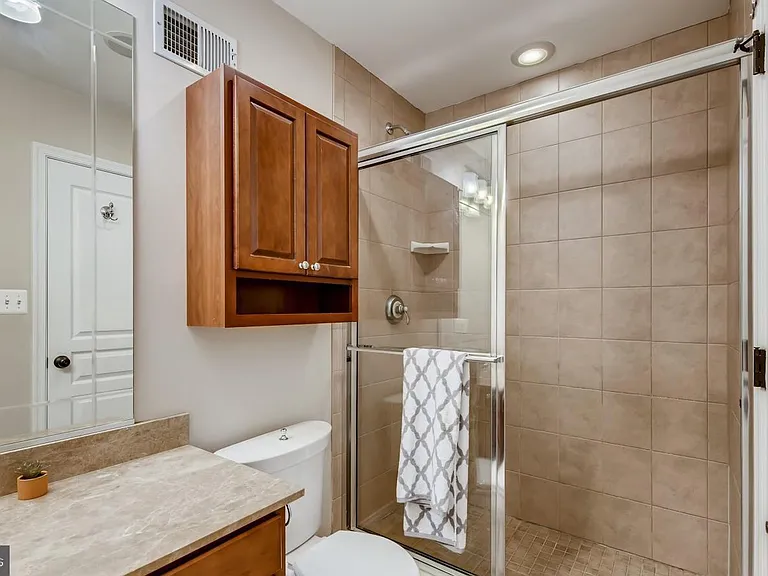130 W Ostend St — Photo 19