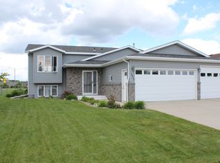 4832 Fairfax Loop, Bismarck, ND 58503