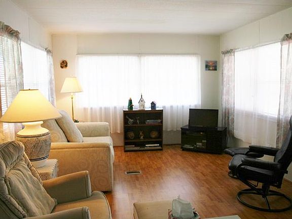 5th image of 7996 SE Wren Ave