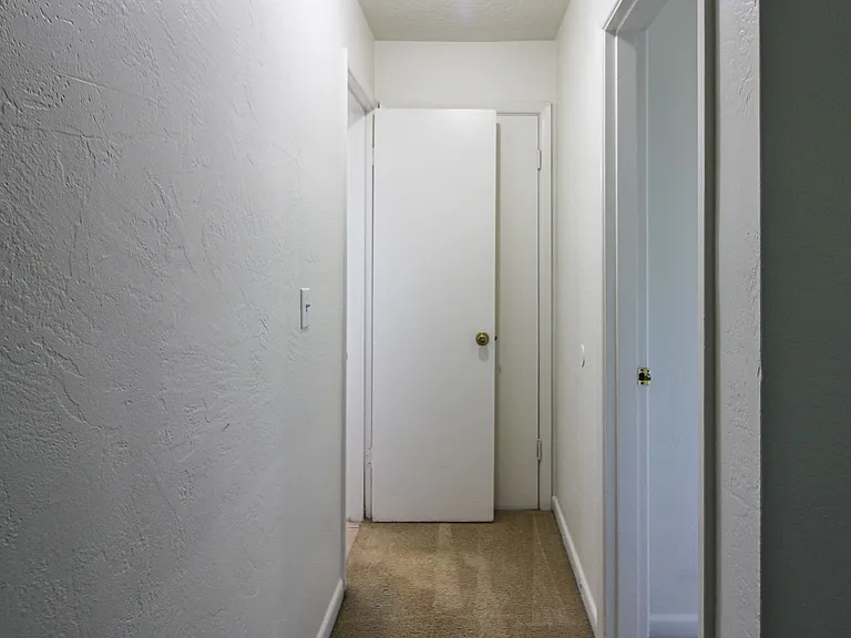 1136 Fairmount Ave S — Photo 13