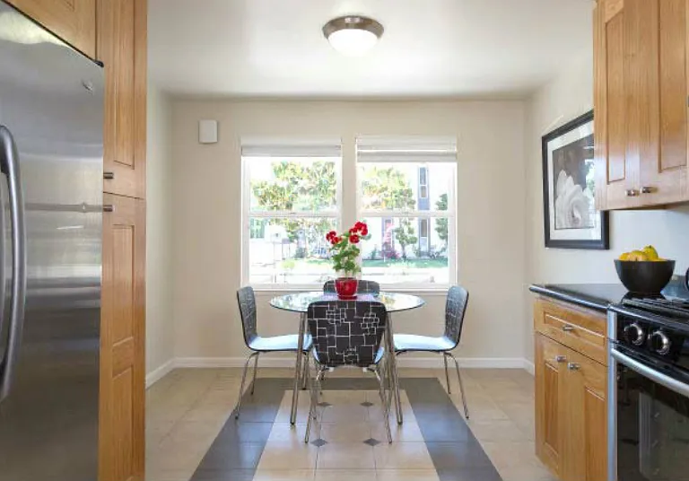 648 Redwood Ave — Photo 4