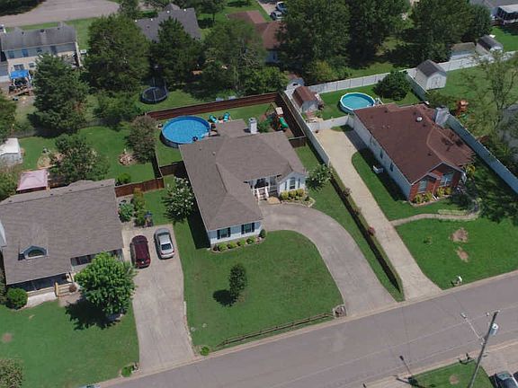 5th image of 210 Blue Lake Ln