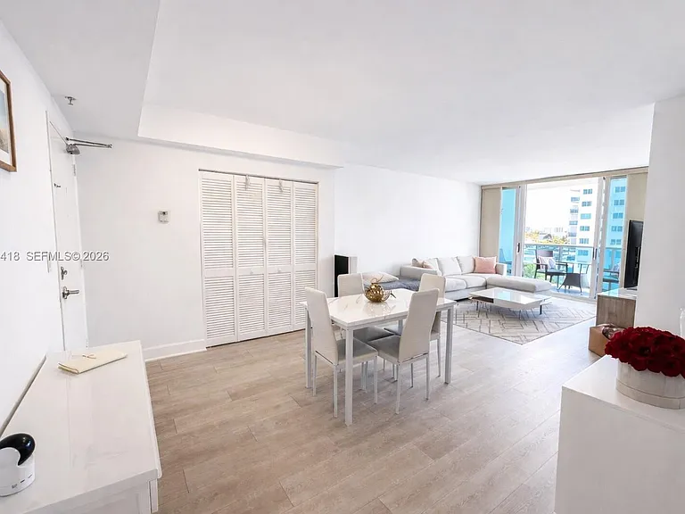 7501 E Treasure Dr #7L — Photo 3