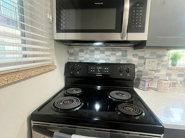 Windsong Apartments — Photo 32