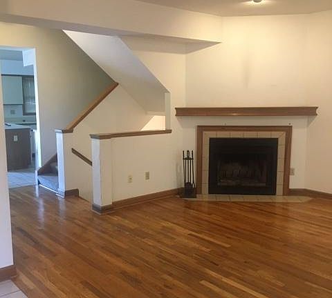 3rd image of 815 Park St