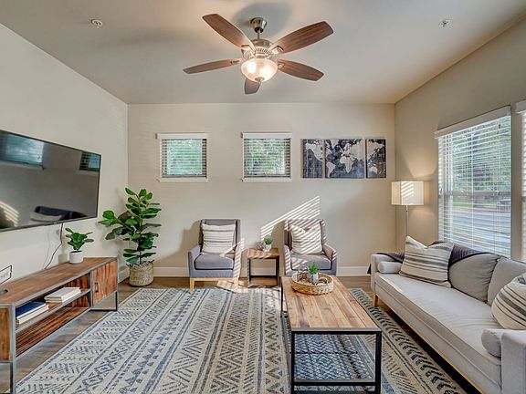5th image of 119 W 17th St #1729-5