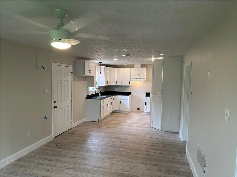 820 Bennington St #B — Photo 2