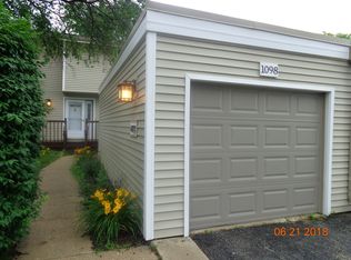 1098 Rainwood Dr, Aurora, IL 60506