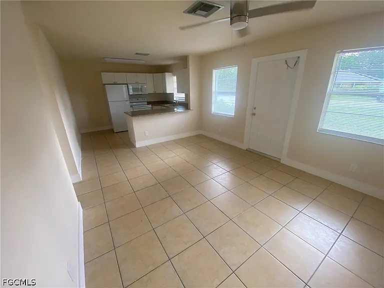 2217-2219 Violet Dr #2217 — Photo 2