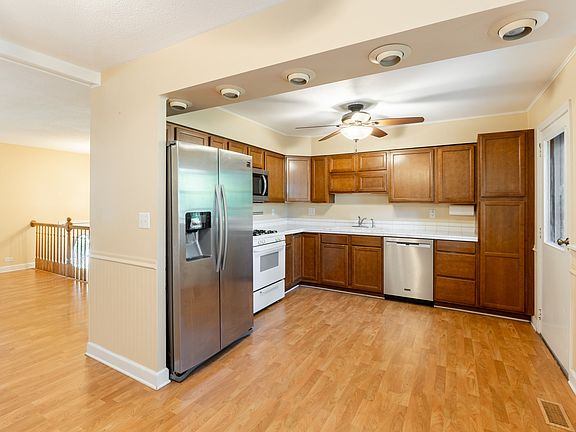 5th image of 7615 Walnut Ave