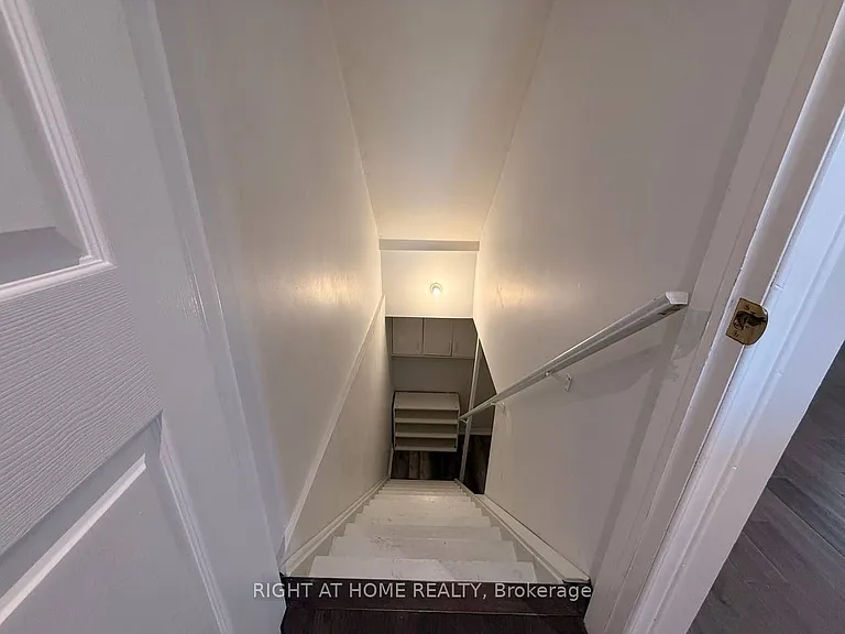 746 Walpole Cres #UPPER — Photo 26
