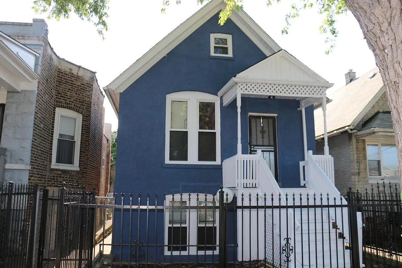 740 N Christiana Ave — Photo 1