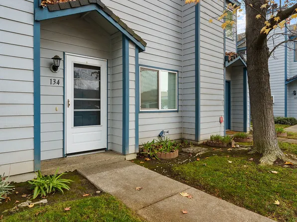 445 E Almond Dr #134, Lodi, CA 95240