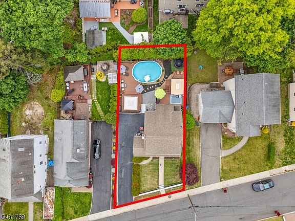 5th image of 15 Valley Rd