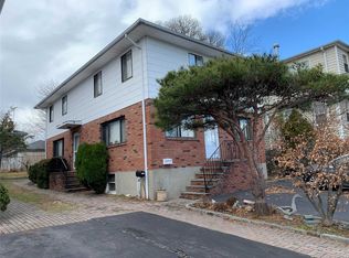 33 Hickory Rd #B, Port Washington, NY 11050