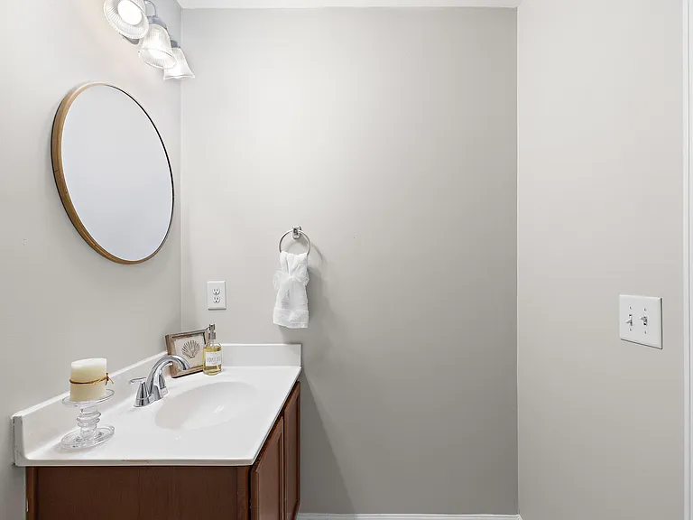 120 Point Comfort Ln — Photo 34