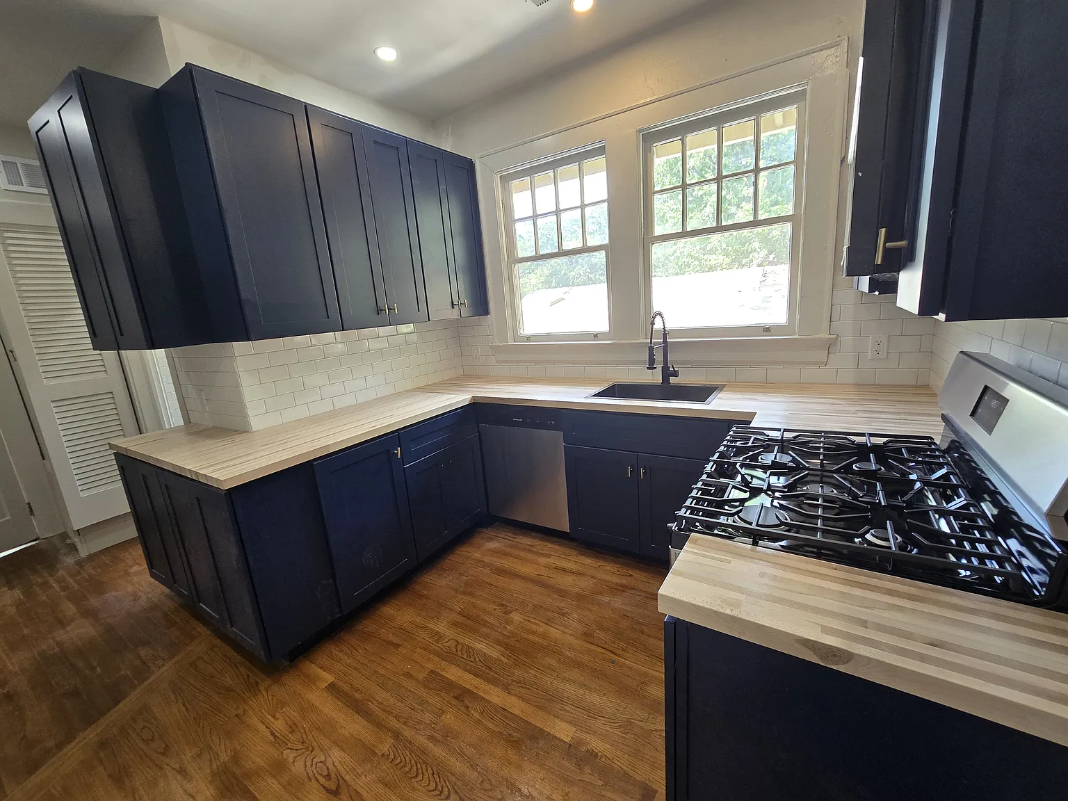 2 bed, 1000 sqft, $2,500 — Photo 3