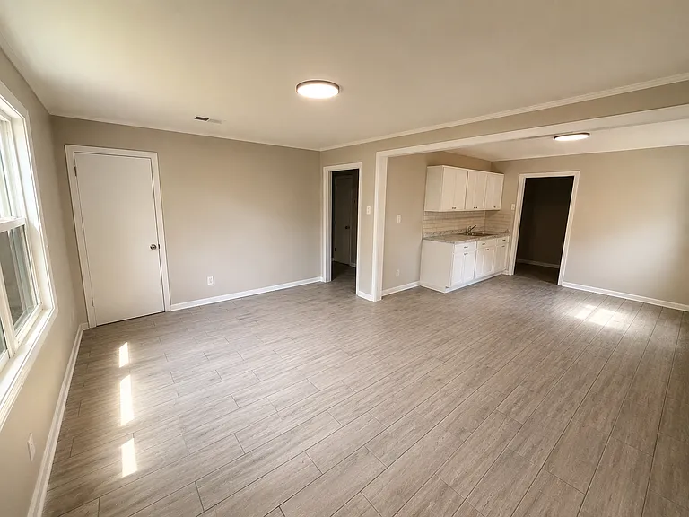 3744 Mandalay Dr — Photo 3