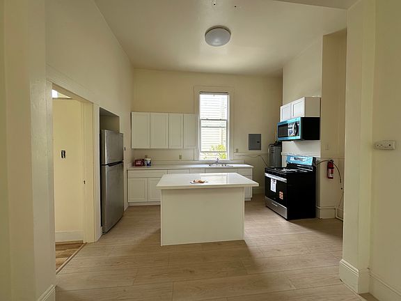 3rd image of 2521 Pine St Unit 2