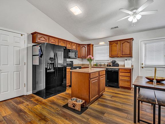 5th image of 2647 Belle Ave NE