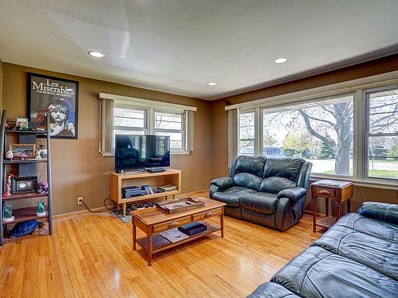4th image of 1805 S Browns Lake Dr