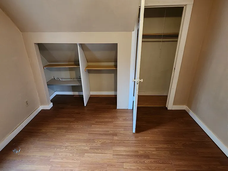 210 Grove St NW #B — Photo 6