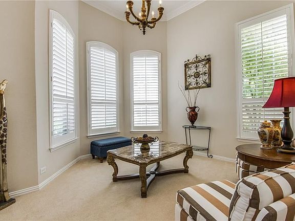 4th image of 708 Coralberry Dr