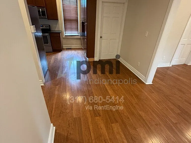 233 N East St — Photo 10