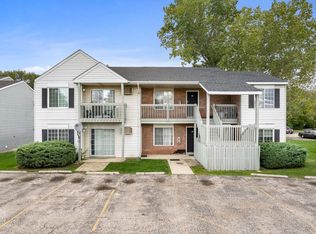 645 Swan Dr, Grayslake, IL 60030
