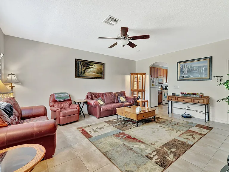 2061 SE Glen Ridge Dr — Photo 3