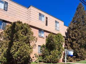 Essex House, 304