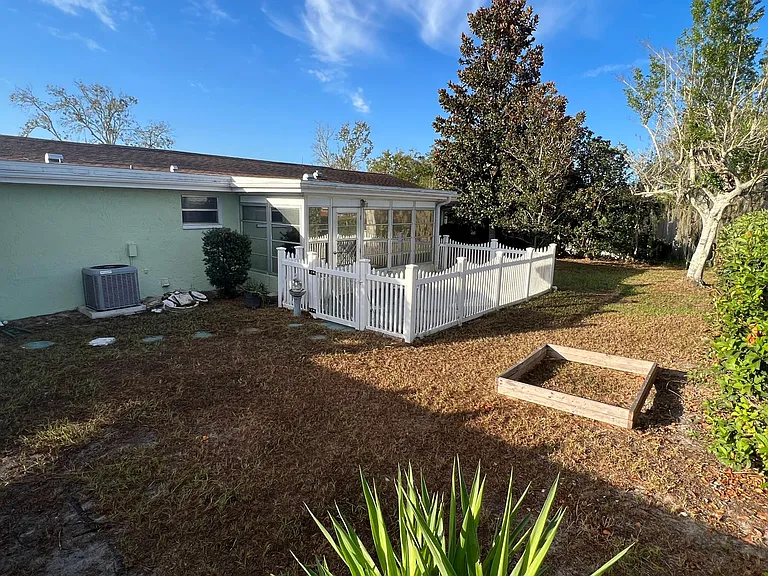 7833 Cayuga Dr — Photo 6